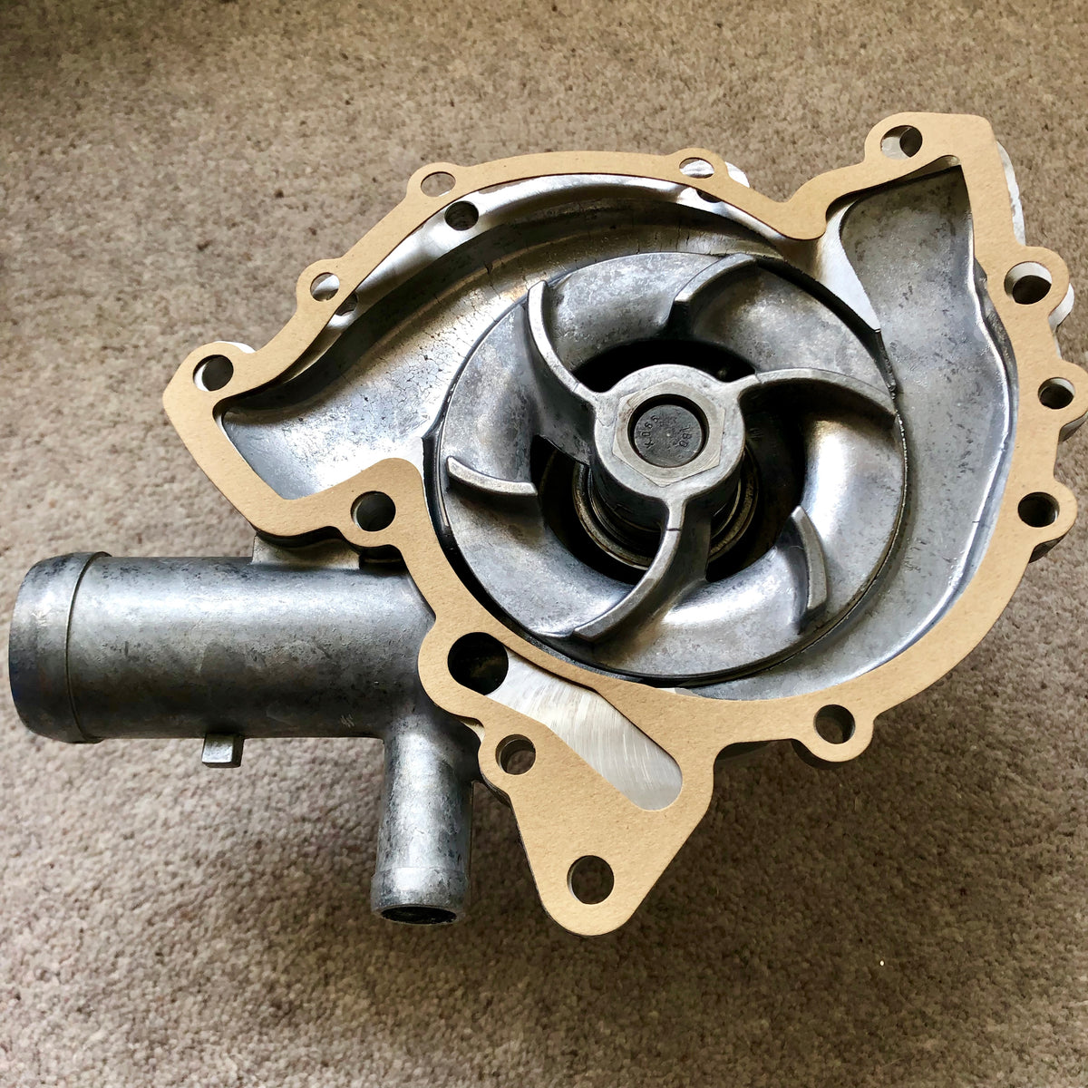 Rover V8 'short' Water Pump – Monarch