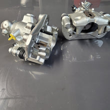 Load image into Gallery viewer, Monarch Disc Brake Upgrade - Triumph Stag (Rear)